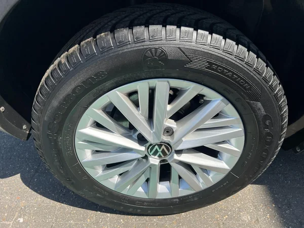 VOLKSWAGEN T-Roc (2023) — foto 13 van 24