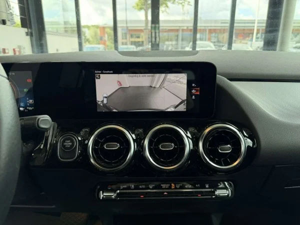 Mercedes-Benz GLA (2023) — foto 6 van 22