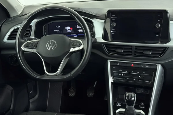 Volkswagen T-Roc (2022) — foto 9 van 30