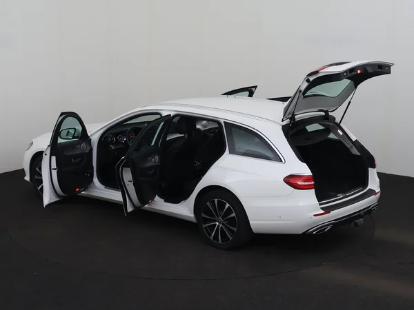 MERCEDES E 300 (2020) — foto 30 van 31