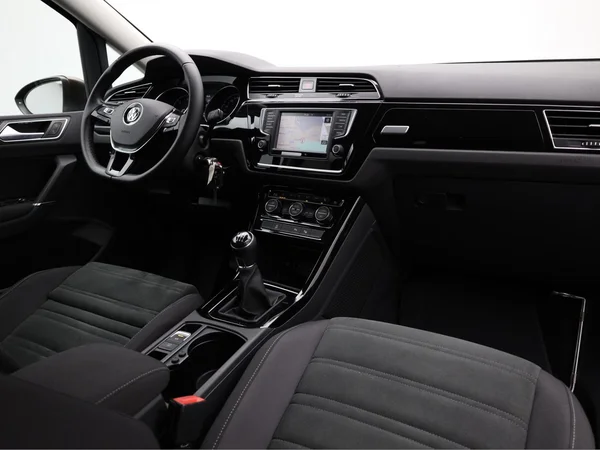 VOLKSWAGEN Touran (2017) — foto 17 van 23