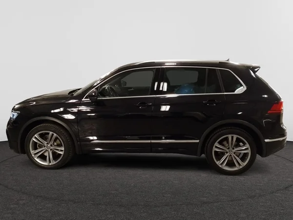 VOLKSWAGEN Tiguan (2020) — foto 12 van 23