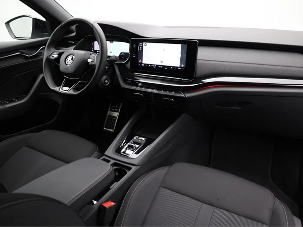 SKODA Octavia Combi PHEV (2022) — foto 17 van 23
