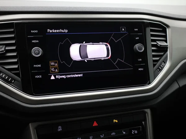 VOLKSWAGEN T-Roc (2021) — foto 13 van 20