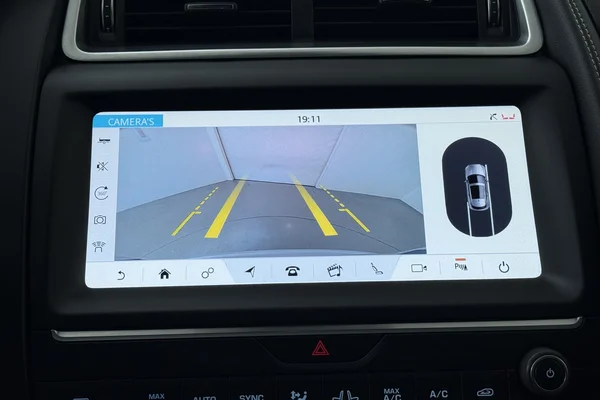 Jaguar E-Pace (2020) — foto 7 van 23
