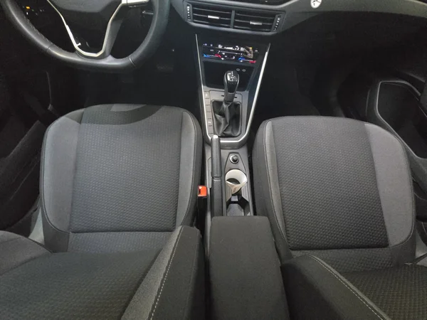 VOLKSWAGEN Taigo (2024) — foto 2 van 15