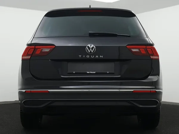 Volkswagen Tiguan (2022) — foto 2 van 25