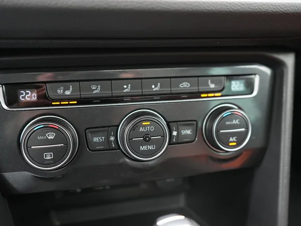 VOLKSWAGEN Tiguan Dsl (2016) — foto 17 van 31