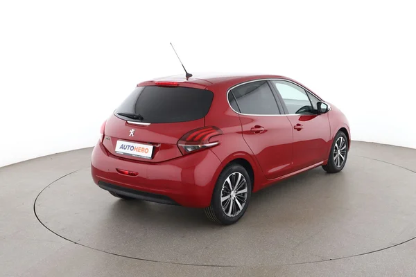 Peugeot 208 (2018) — foto 12 van 16