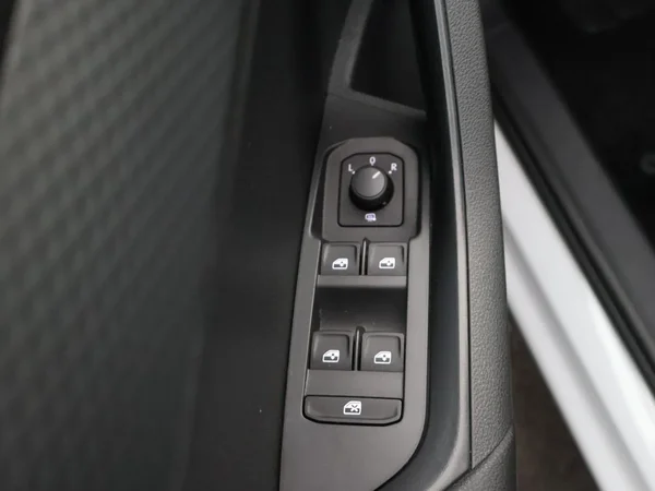 Škoda Karoq (2023) — foto 8 van 29