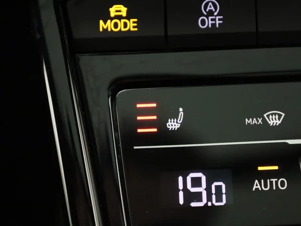 Volkswagen T-Roc (2023) — foto 21 van 48