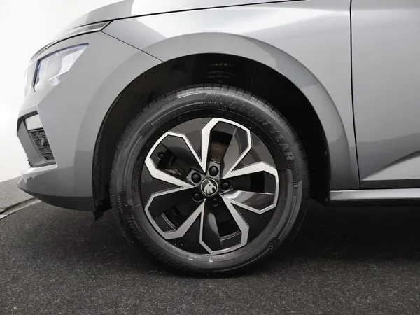 SKODA Kamiq (2025) — foto 12 van 21