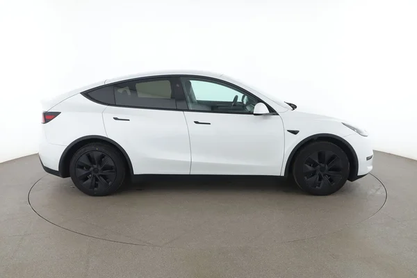 Tesla Model Y (2024) — foto 13 van 16