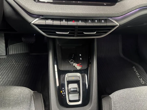 SKODA Octavia Combi (2026) — foto 3 van 24