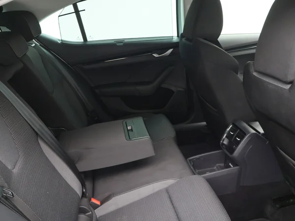 SKODA Octavia (2024) — foto 2 van 24