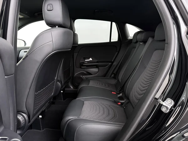 MERCEDES GLA 180 (2023) — foto 5 van 29