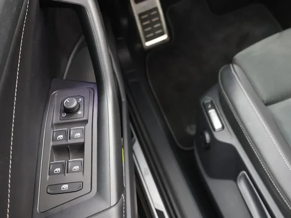 Volkswagen T-Roc (2023) — foto 15 van 28