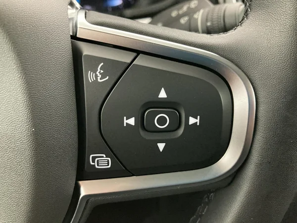 VOLVO V60 (2023) — foto 10 van 36