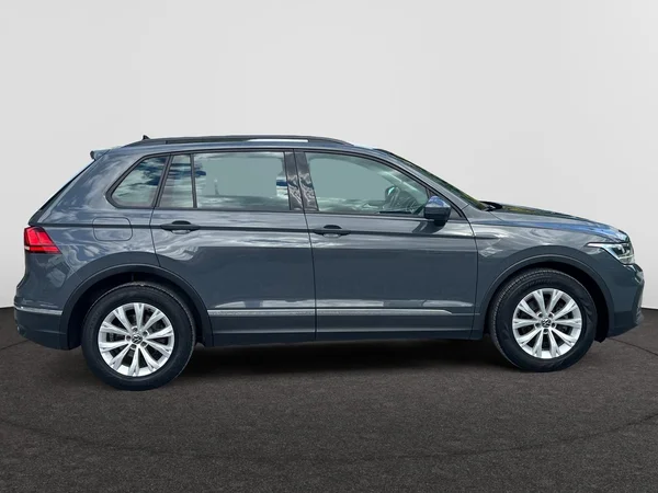 VOLKSWAGEN Tiguan (2021) — foto 9 van 18