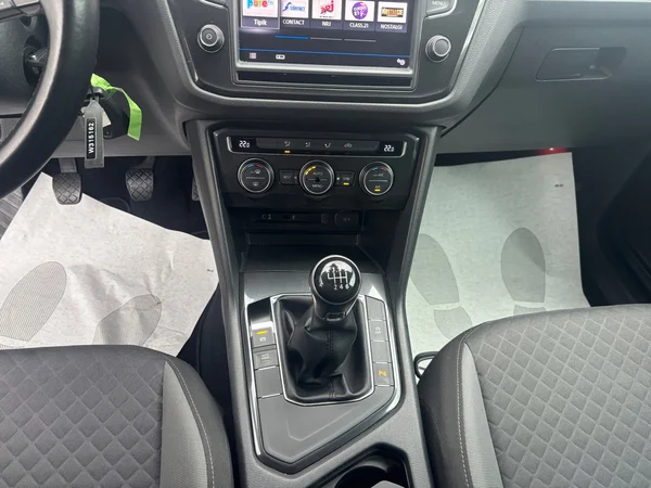 VOLKSWAGEN Tiguan (2016) — foto 2 van 18