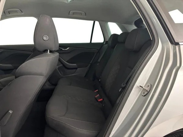 SKODA Kamiq (2020) — foto 8 van 17