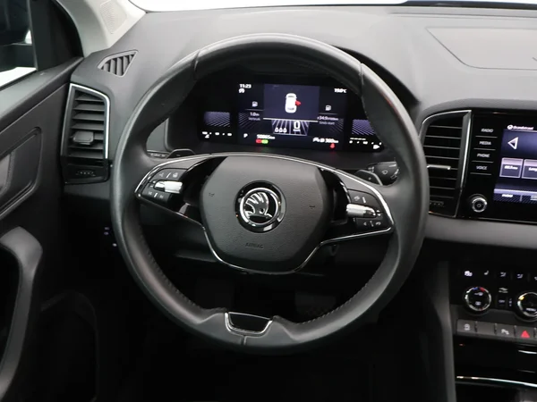 Škoda Karoq (2023) — foto 4 van 24