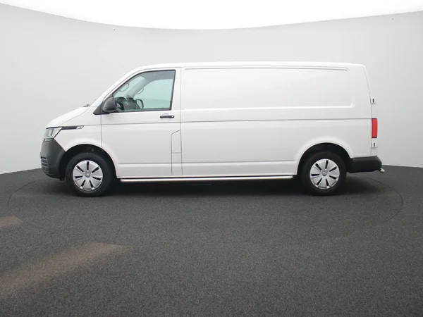 Volkswagen Transporter (2023) — foto 33 van 38