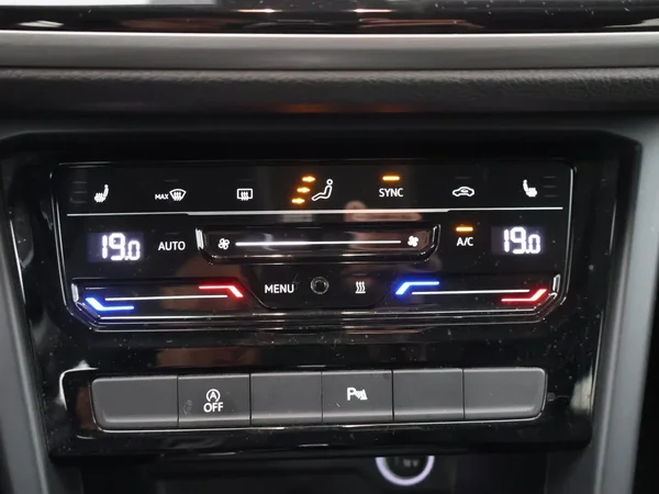 Volkswagen Touran (2022) — foto 8 van 29