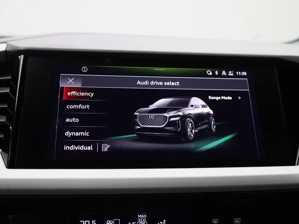 Audi Q4 Sportback e-tron (2023) — foto 22 van 44