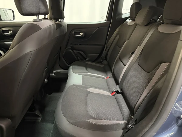 Jeep Renegade (2022) — foto 19 van 29