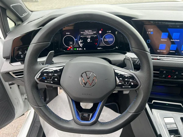 VOLKSWAGEN Golf VIII R (2023) — foto 6 van 24
