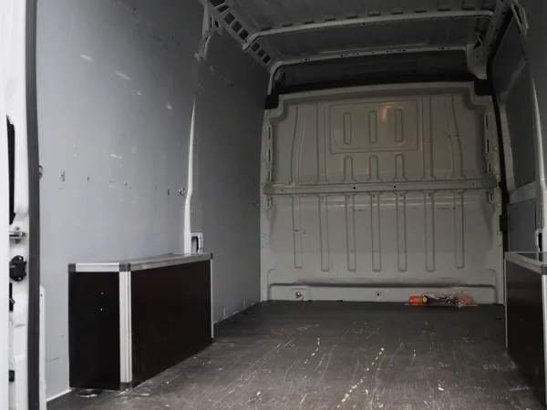 Opel Movano (2023) — foto 9 van 38