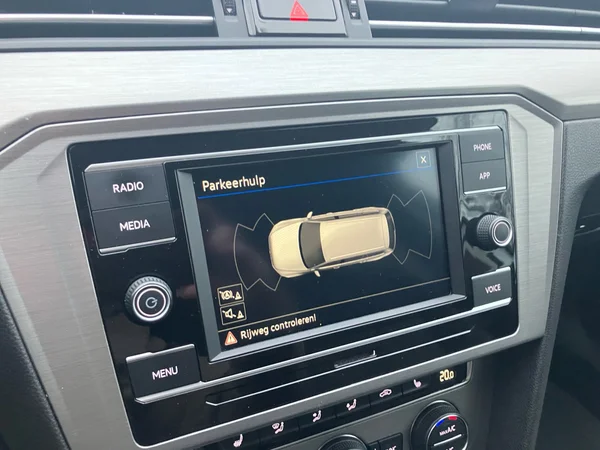 VOLKSWAGEN Passat SW (2020) — foto 17 van 25
