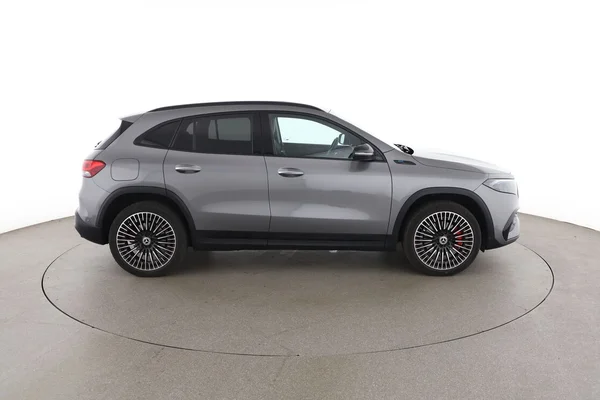 Mercedes-Benz EQA (2021) — foto 14 van 17