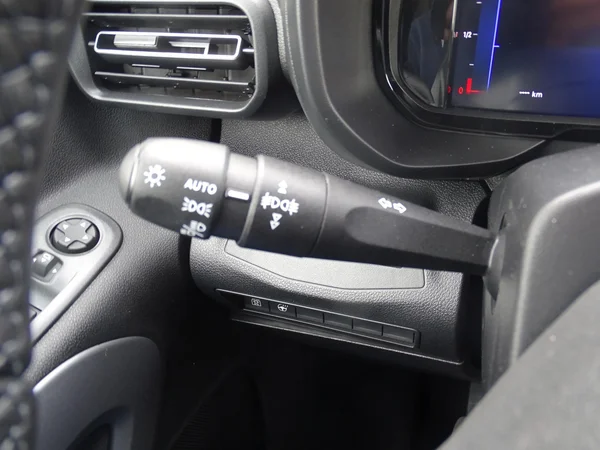 Opel Combo Life (2024) — foto 8 van 18