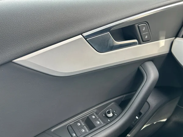 AUDI A4 (2023) — foto 16 van 24