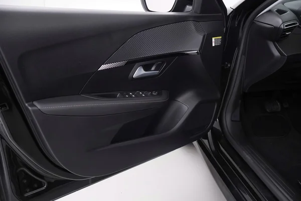 Peugeot E-208 (2025) — foto 8 van 64