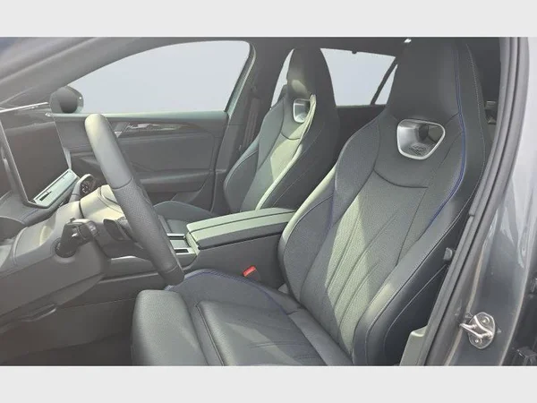 VOLKSWAGEN Passat SW (2026) — foto 2 van 24