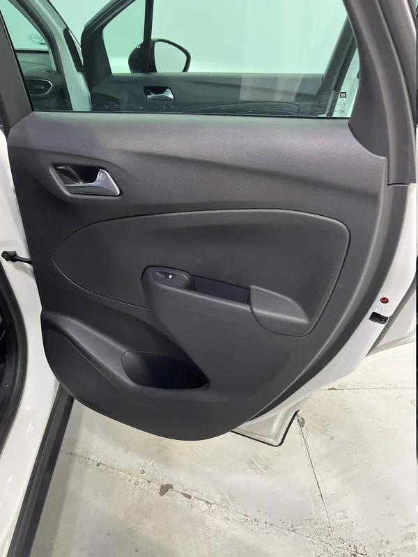 Opel Crossland (2021) — foto 69 van 80