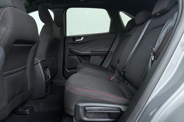 Ford Kuga FHEV (2025) — foto 23 van 24