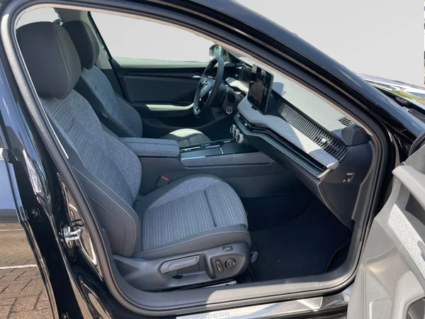 SKODA Superb (2024) — foto 16 van 20