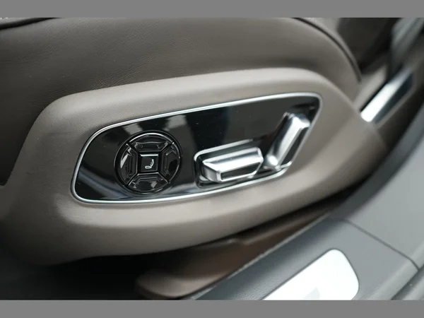 AUDI A8 Long PHEV (2024) — foto 5 van 53