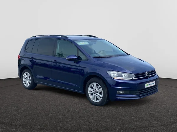 VOLKSWAGEN Touran (2022) — foto 17 van 19