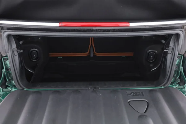 MINI Cabrio (2021) — foto 8 van 16