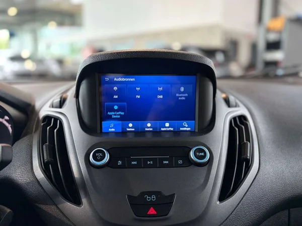 Ford Transit Courier (2023) — foto 5 van 16