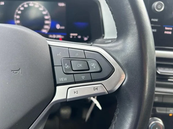VOLKSWAGEN T-Roc (2022) — foto 18 van 31