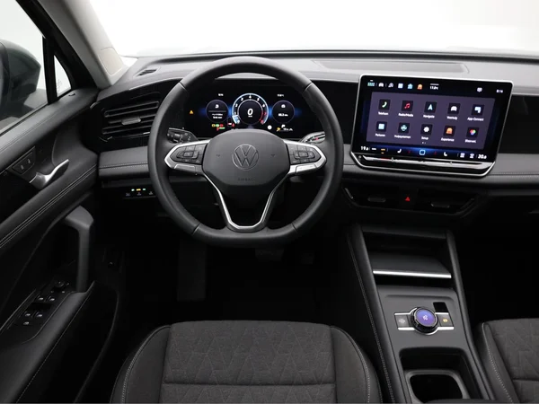 VOLKSWAGEN Tiguan (2024) — foto 6 van 22