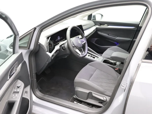 VOLKSWAGEN Golf VIII SW (2024) — foto 11 van 26