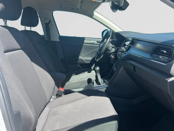 VOLKSWAGEN T-Roc (2019) — foto 18 van 24