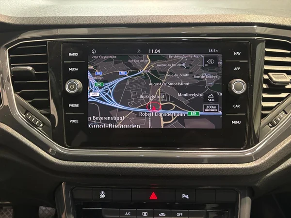 VOLKSWAGEN T-Roc (2018) — foto 5 van 24
